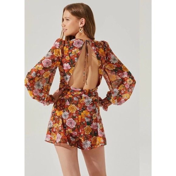 NWT ASTR The Label Medium Open Back Yellow Spice Floral Shorts Romper - Picture 1 of 4